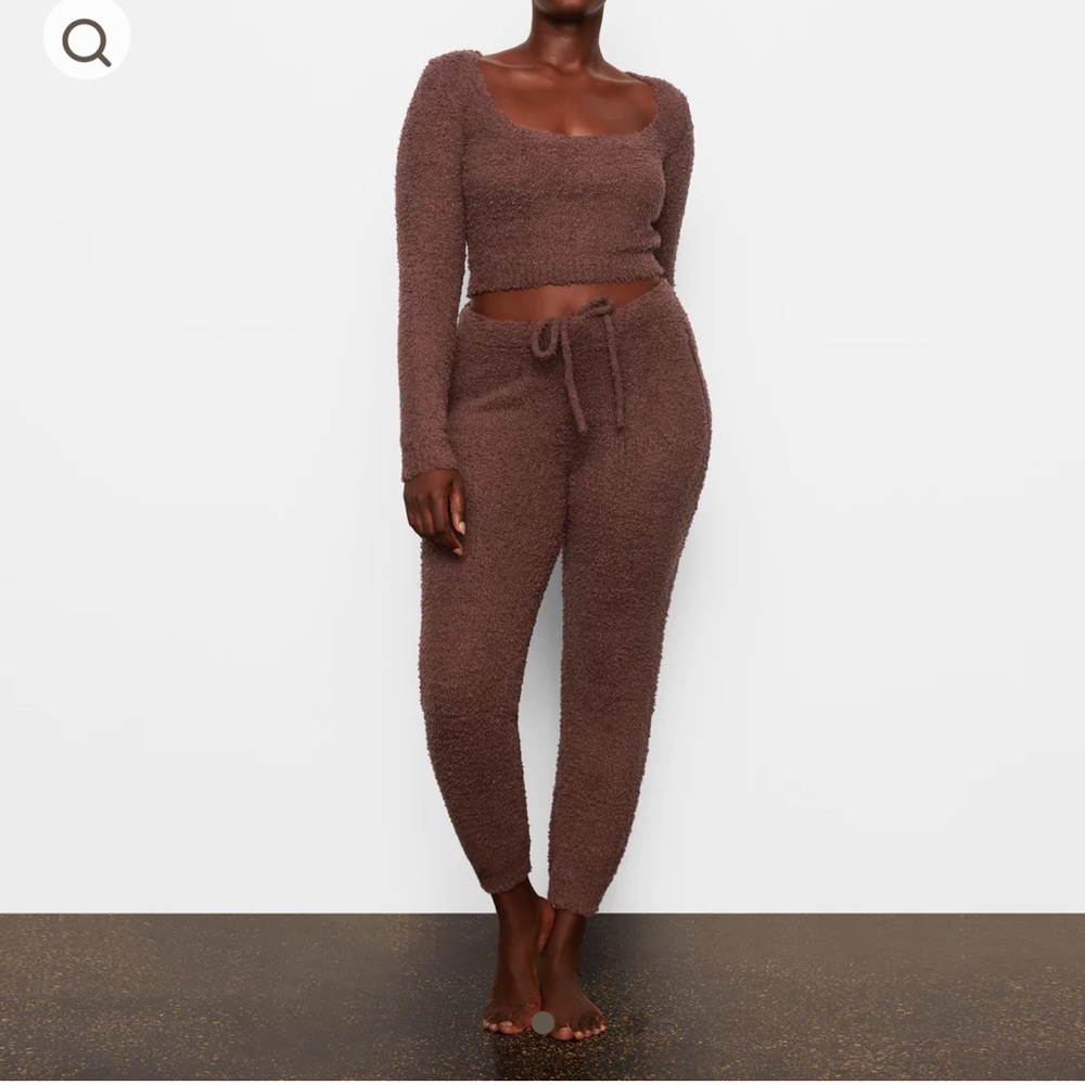 Skims Cozy Knit set in dark brown. Size XS top & bottom. With tags.
